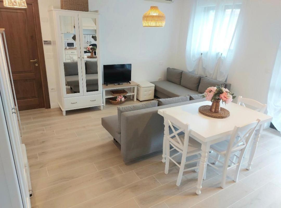Incantevole Appartamento Monolocale Alba 2 Habitación foto