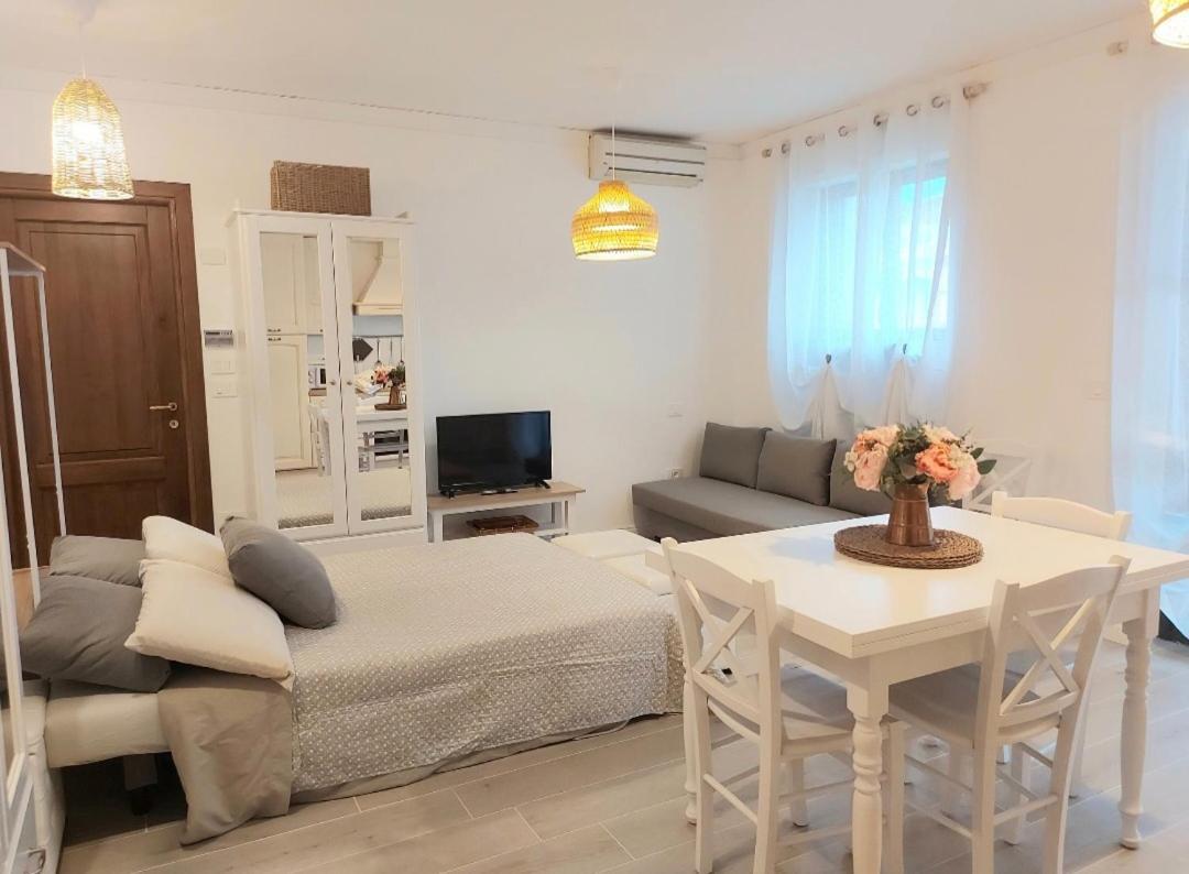 Incantevole Appartamento Monolocale Alba 2 Habitación foto